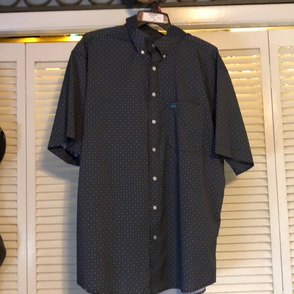 Short sleeve dress shirt